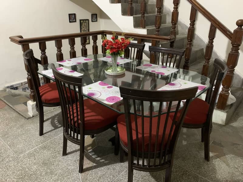 Dining table 0