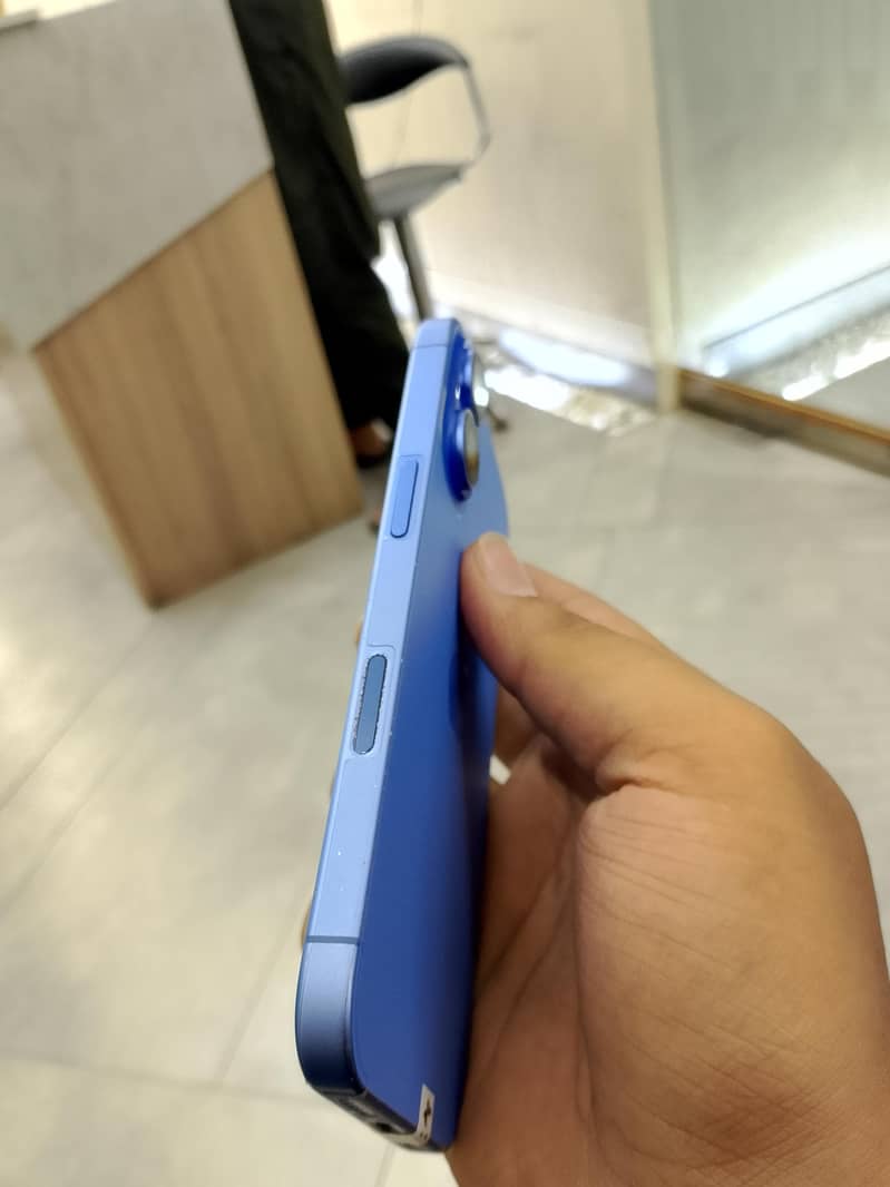 Apple iPhone 16 2