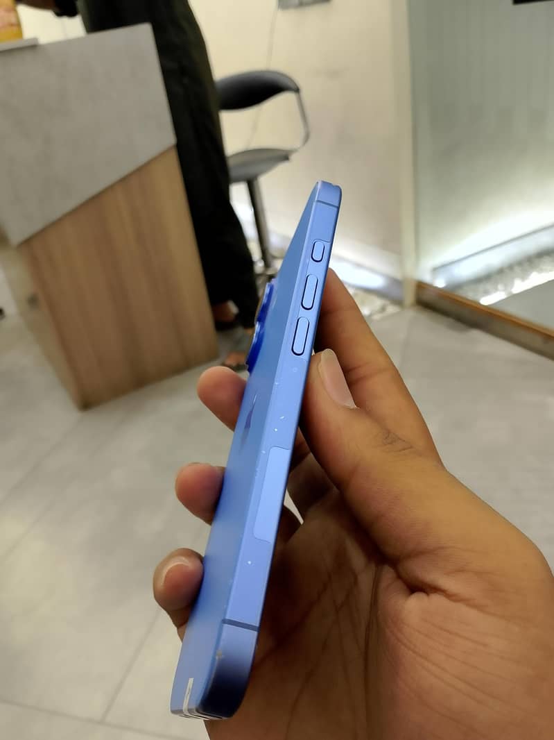 Apple iPhone 16 3