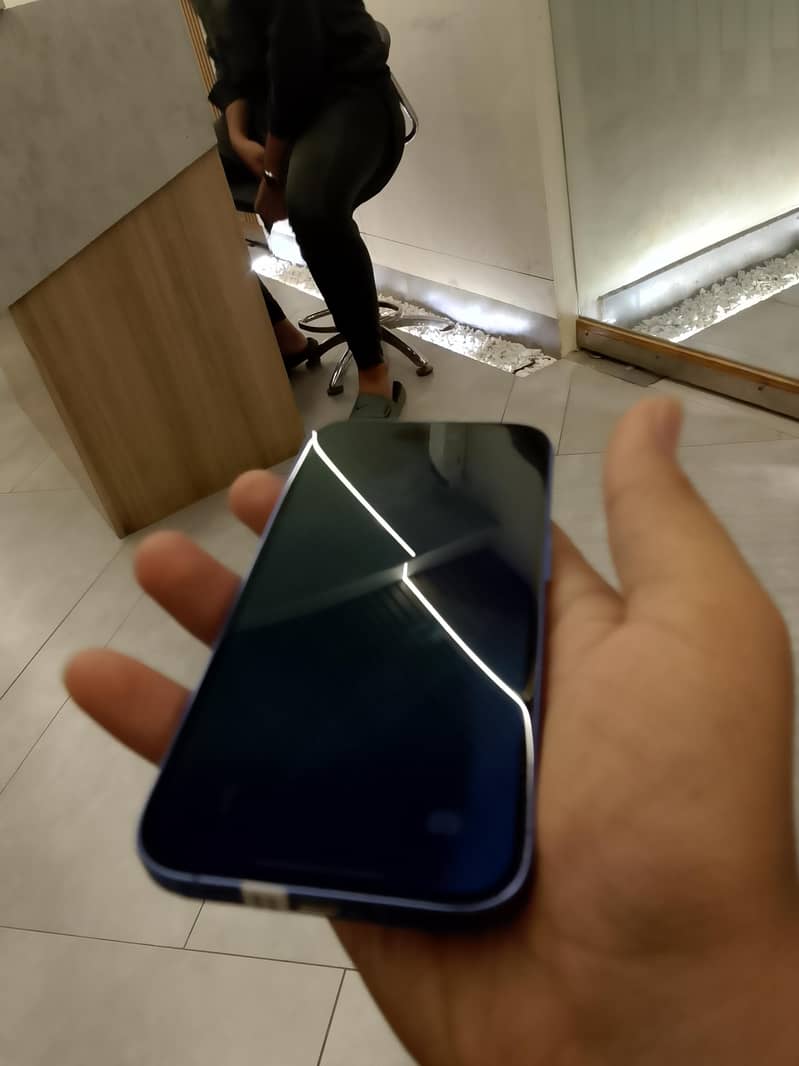 Apple iPhone 16 4