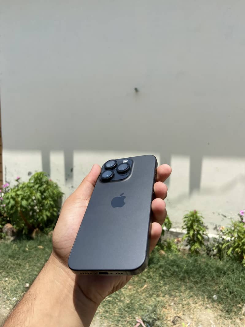Apple iPhone 15 Pro 3