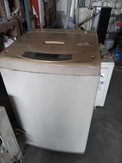 LG automatic washing machine very good condition