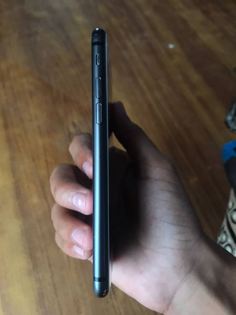 Apple iPhone 8 1