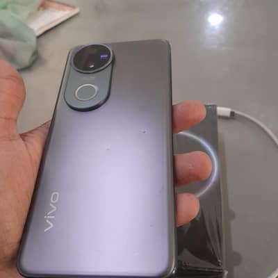 Vivo V50
