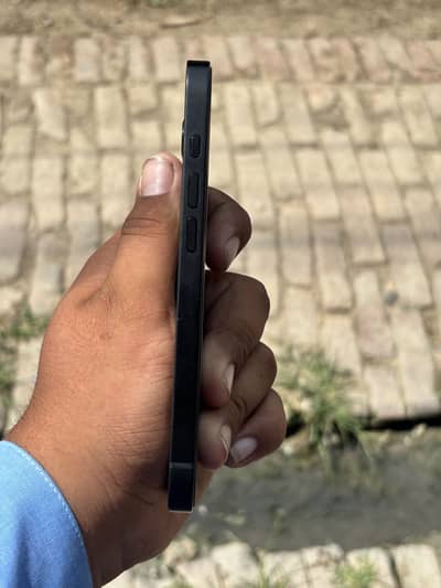 Apple iPhone 16e