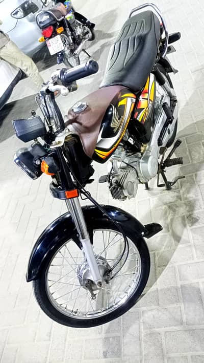 Honda CD70 2022 model Karachi num 1st owner Genuine mint