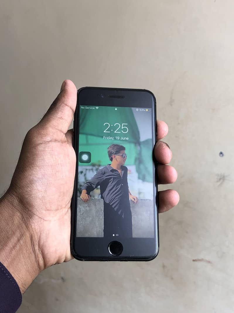 Apple iPhone 7 1