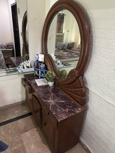 Dressing table
