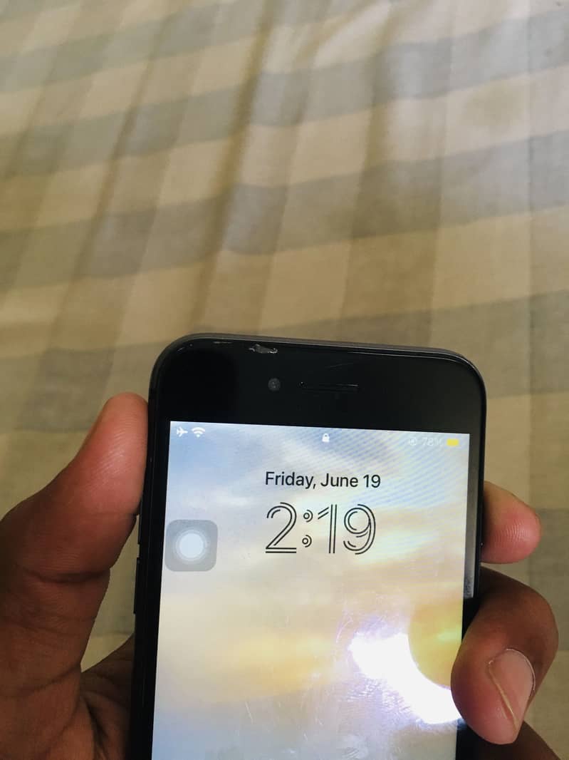 Apple iPhone 8 4