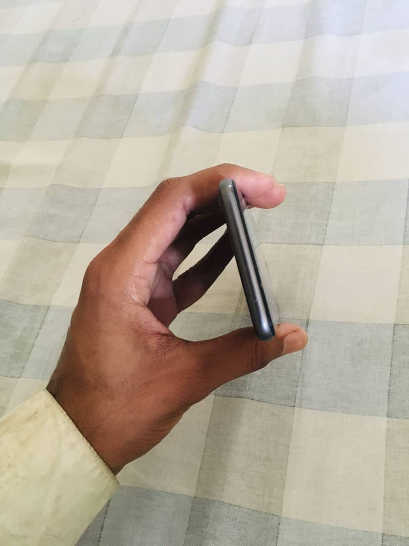 Apple iPhone 8 5