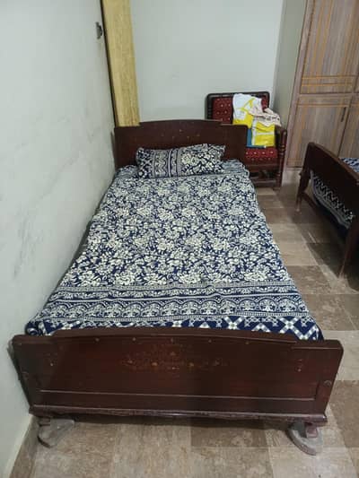 2 Single beds for sale
