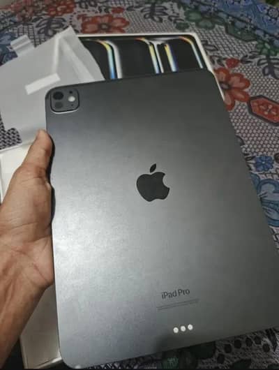 Apple iPad Pro M4 complete box