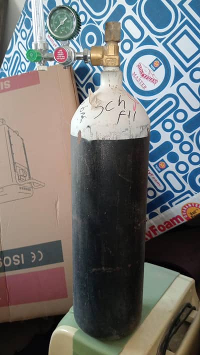 Oxygen cylinder