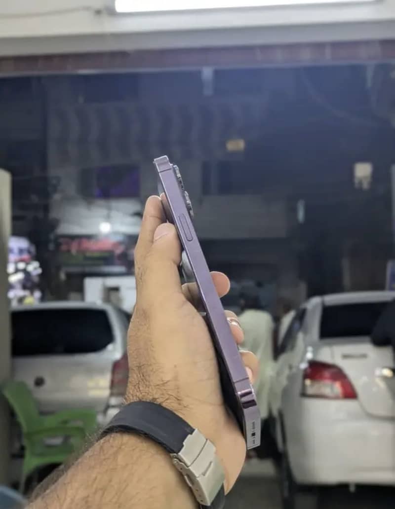 iPhone 14 Pro Max 2