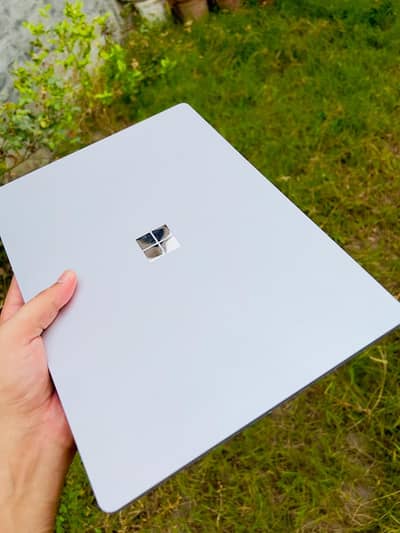 Microsoft Surface Laptop 5 i5 12th Gen Touch Screen 4k 2 GB Graphics
