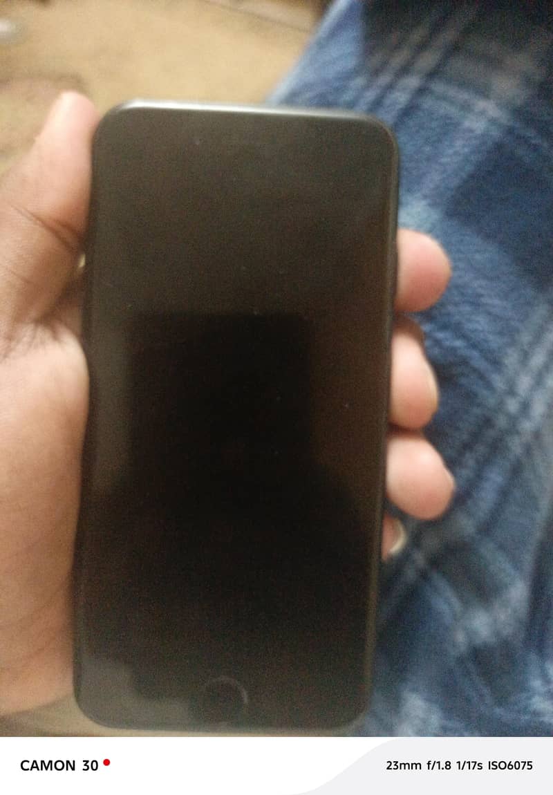 Apple iPhone 7 1