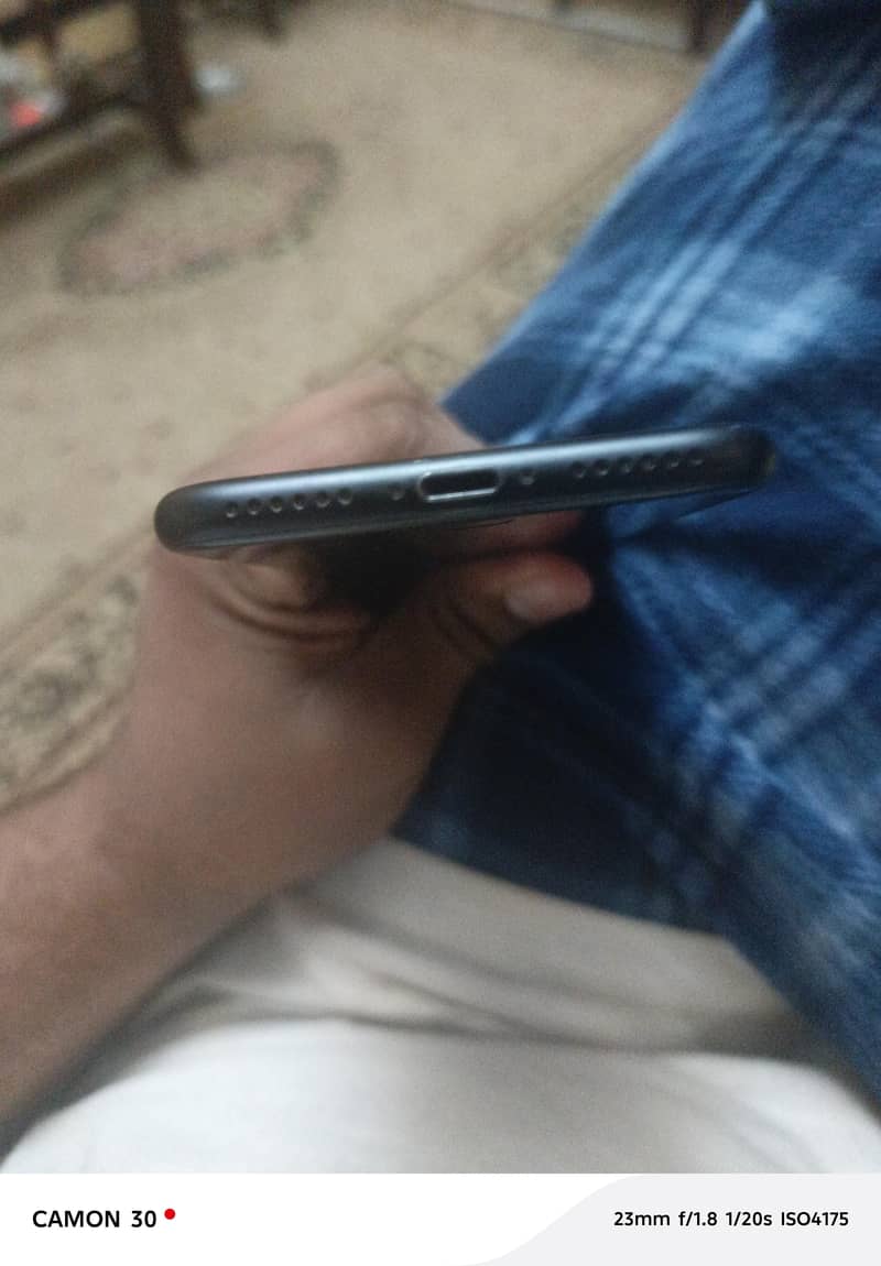 Apple iPhone 7 3
