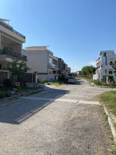 Gulberg Residencia Block L 7 Marla Solid land plot develp possession Avb for sale