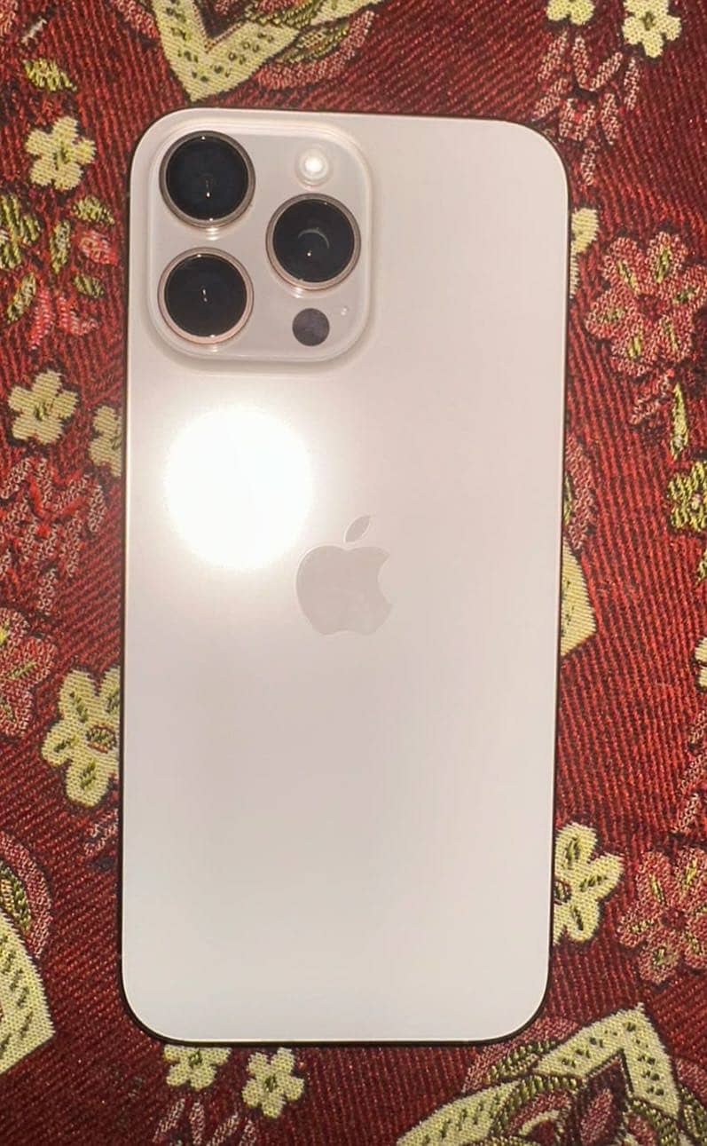 Apple iPhone 16 Pro Max 3
