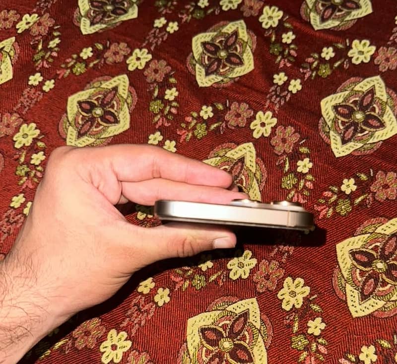 Apple iPhone 16 Pro Max 5