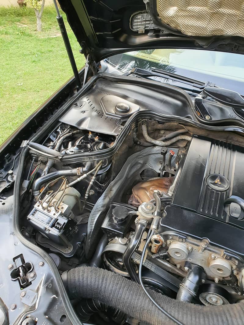 Mercedes E Class E200 4