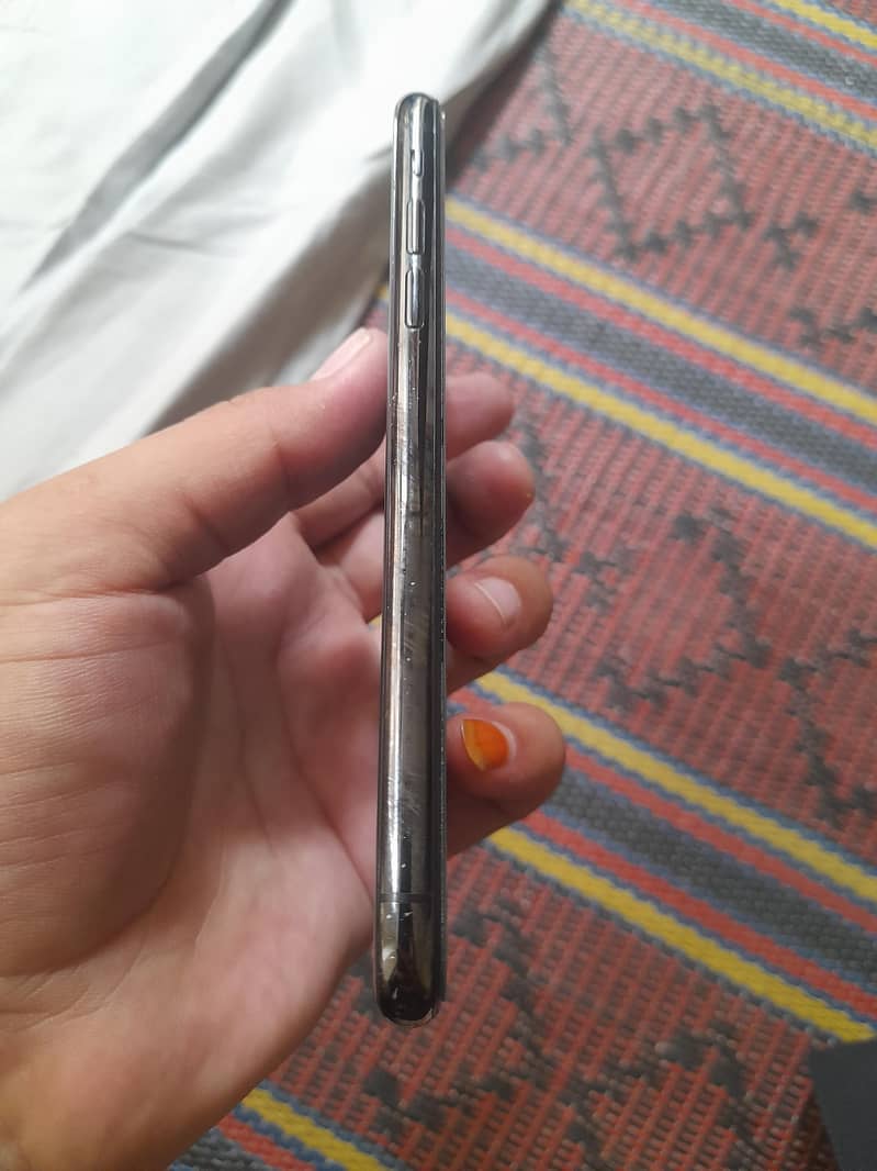Apple iPhone X 3