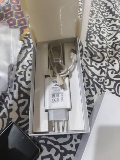 TECNO CAMON 40 PRO