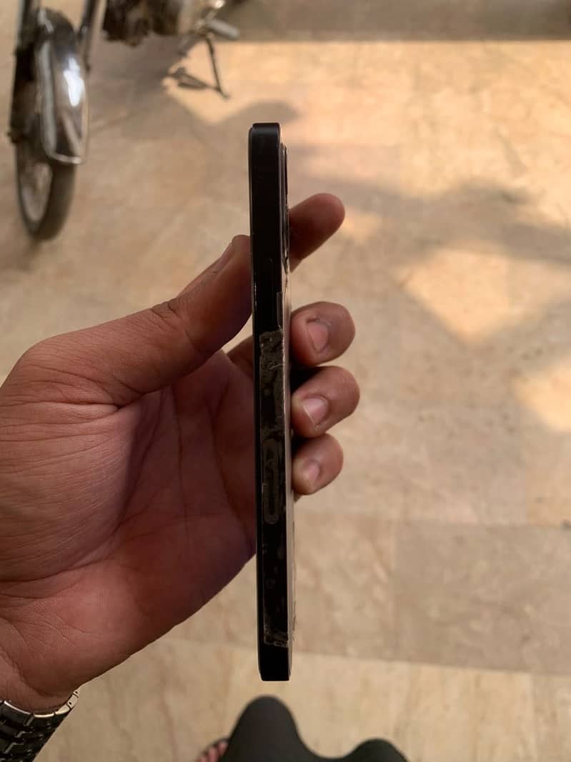 Apple iPhone 12 3