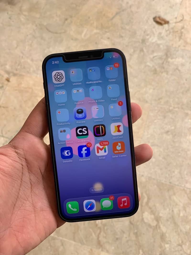 Apple iPhone 12 4