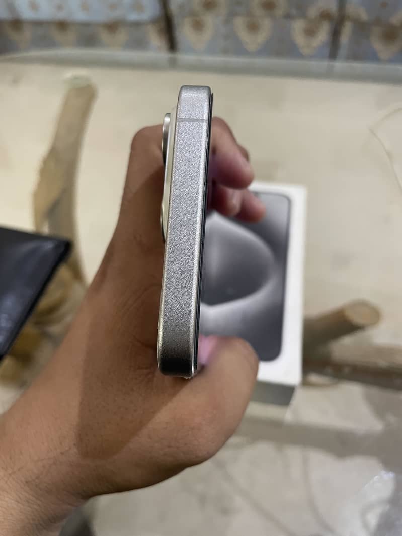 Apple iPhone 15 Pro Max 4