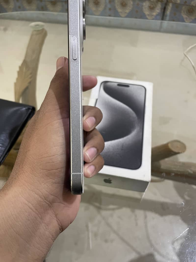 Apple iPhone 15 Pro Max 6