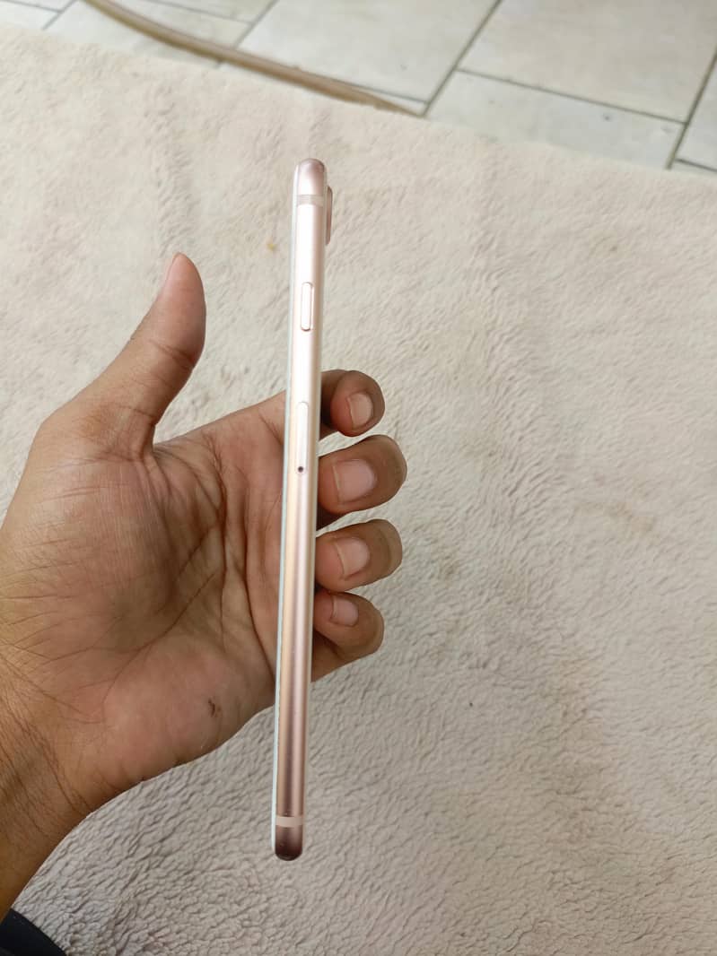 Apple iPhone 8 Plus 1