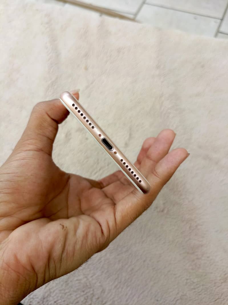 Apple iPhone 8 Plus 3