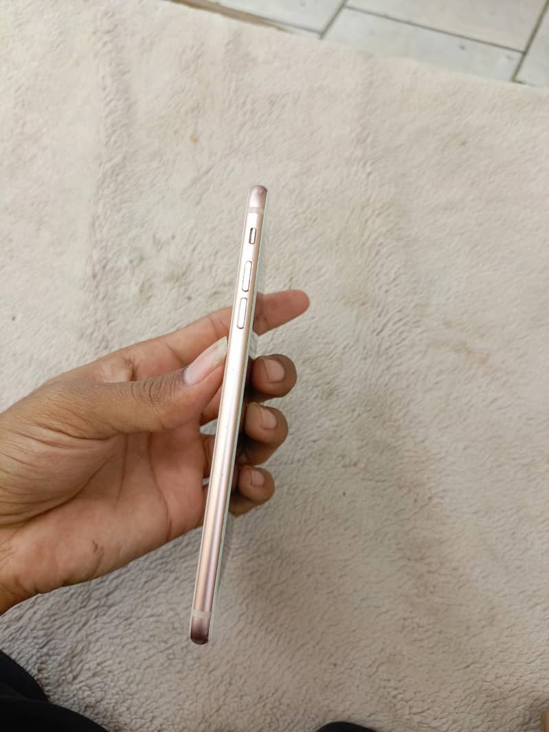 Apple iPhone 8 Plus 4