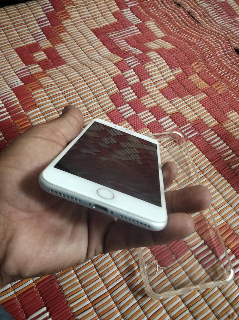 Apple iPhone 7 Plus 5