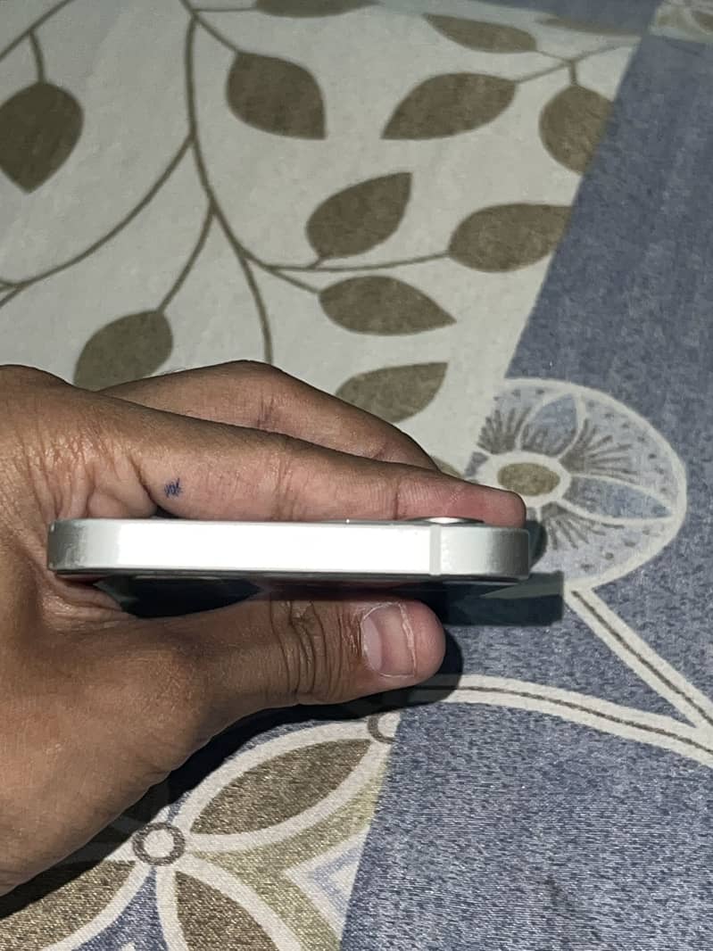 Apple iPhone 12 3