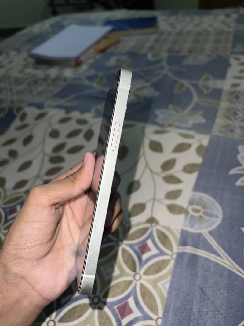 Apple iPhone 12 6