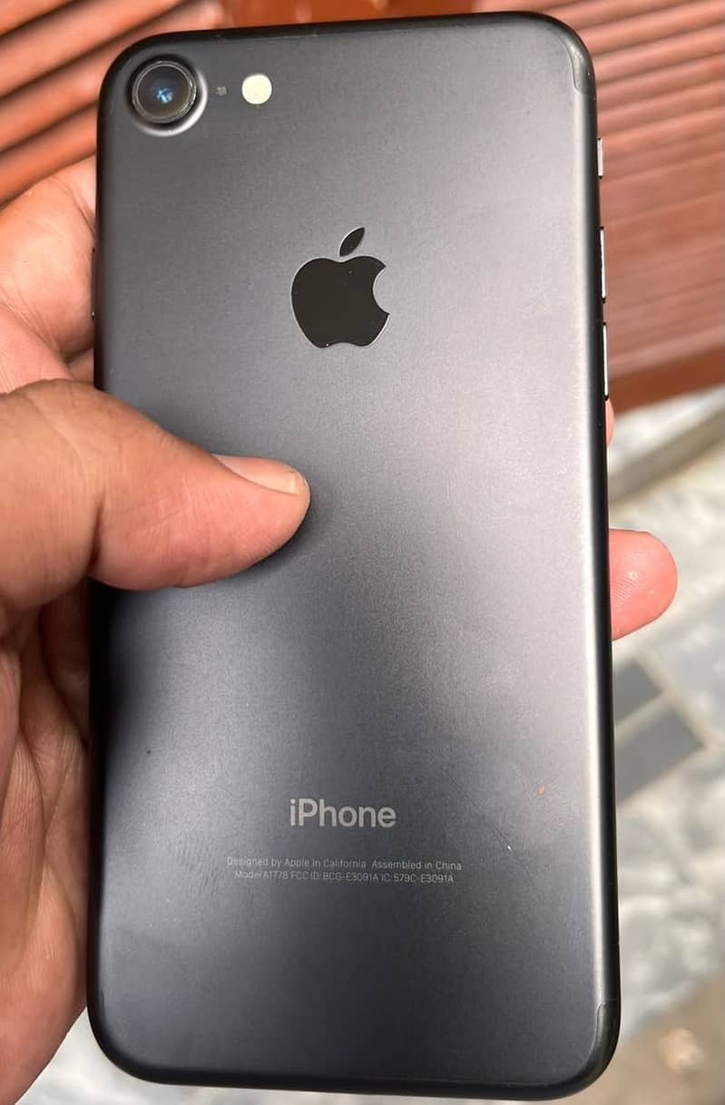 Apple iPhone 7 2