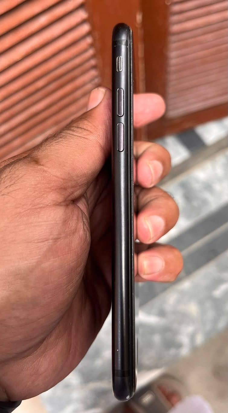 Apple iPhone 7 3