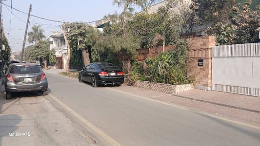 5 Kanal Plot Near To Main Boulevard Gulberg