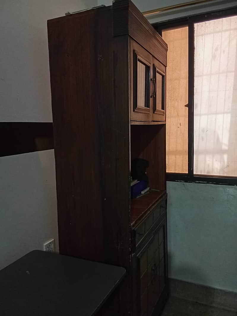 Divider and table 1