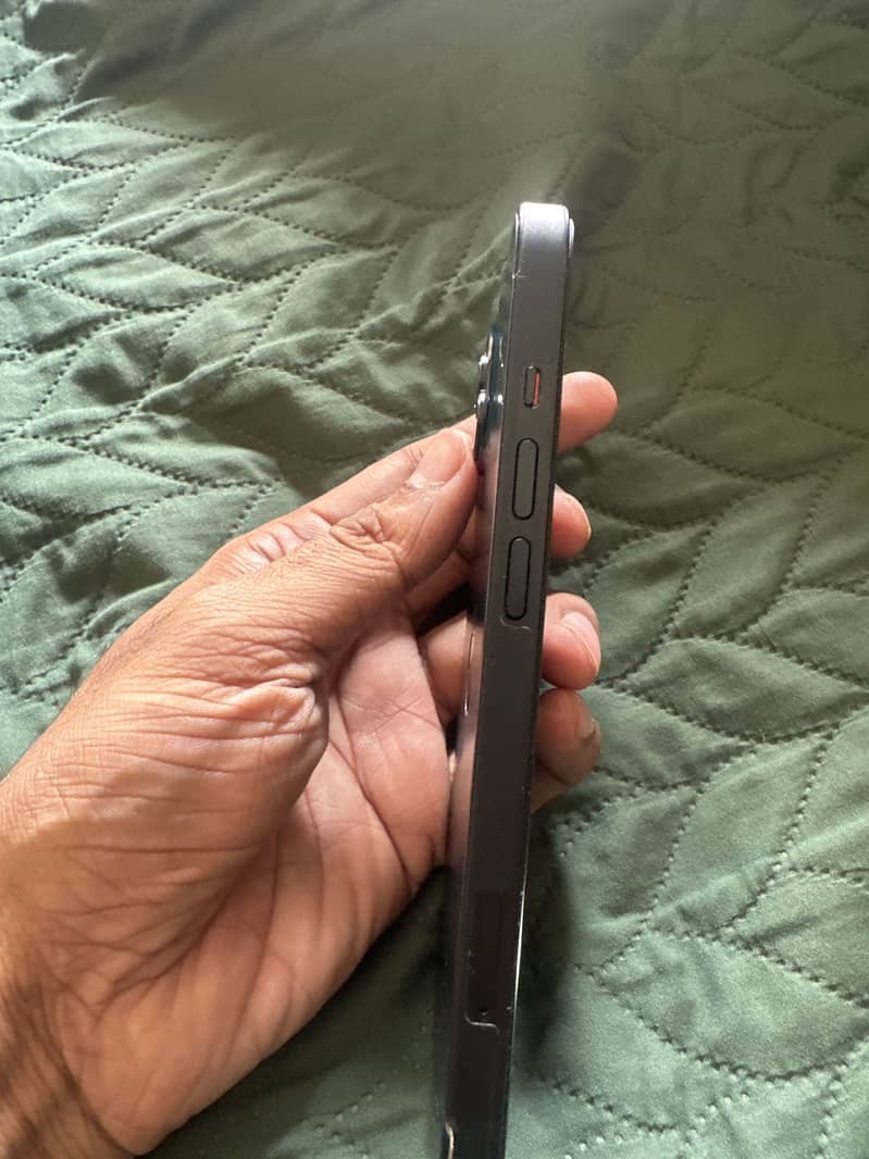 Apple iPhone 13 2