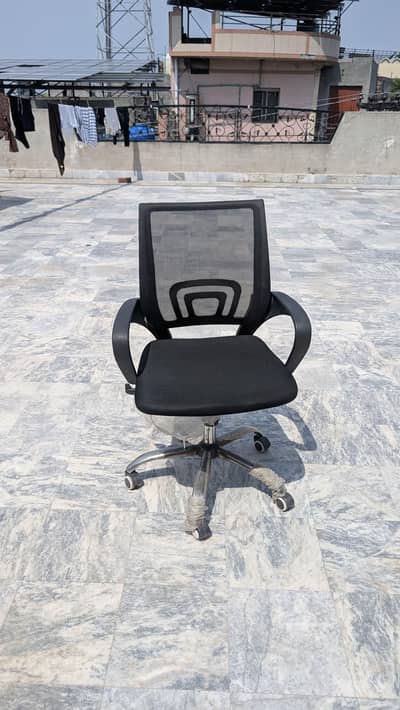 4 office chairs for sale Different conditions Lahore