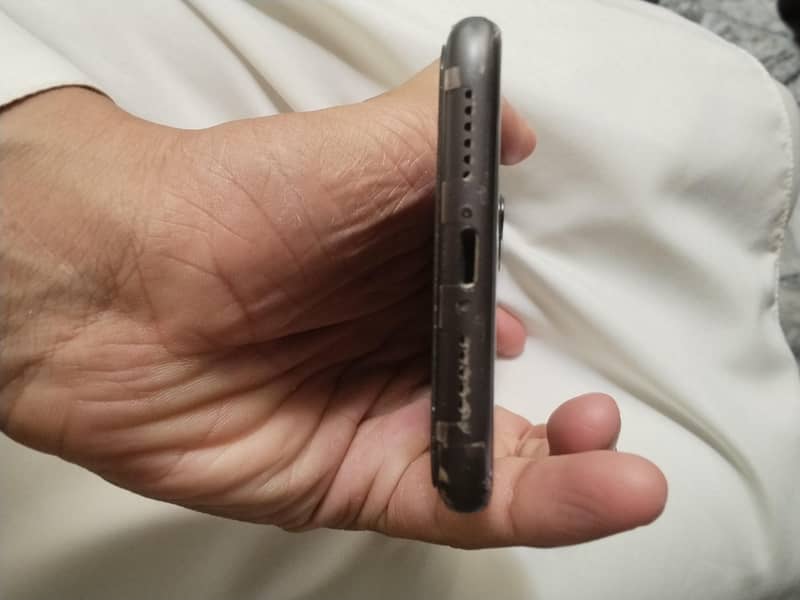 Apple iPhone 11 3