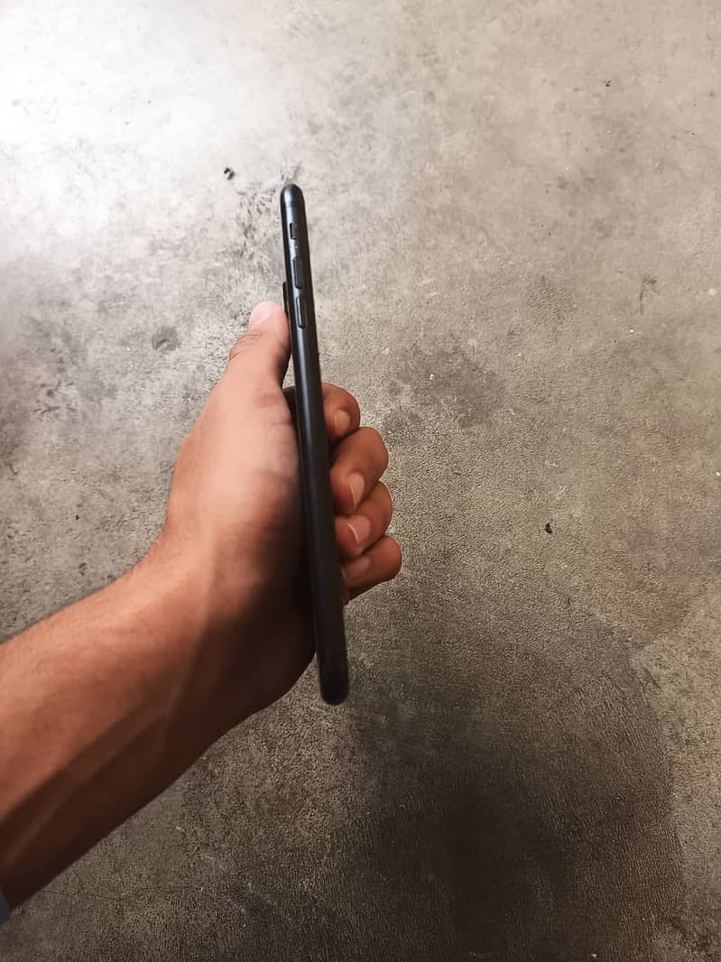 Apple iPhone 7 Plus 6