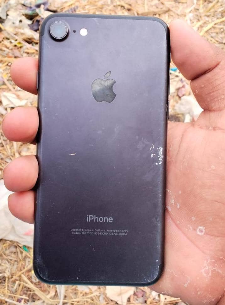 Apple iPhone 7 0