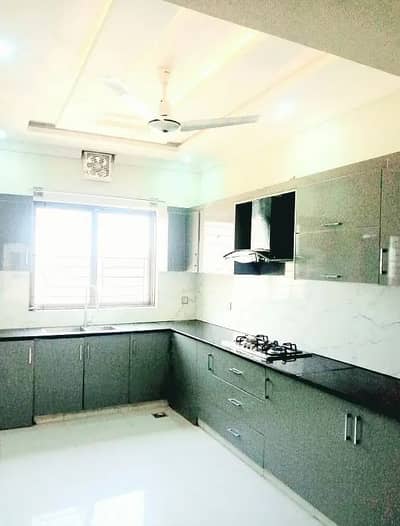 G 13 14 MARLA HOUSE AVAILABLE FOR RENT
