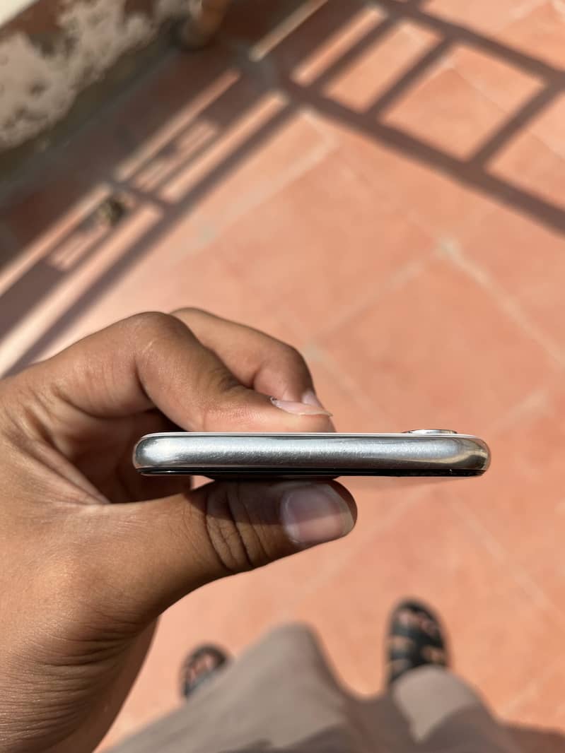 Apple iPhone X 4