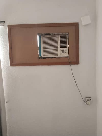 0.75 ton ac in good condition and reasonable price