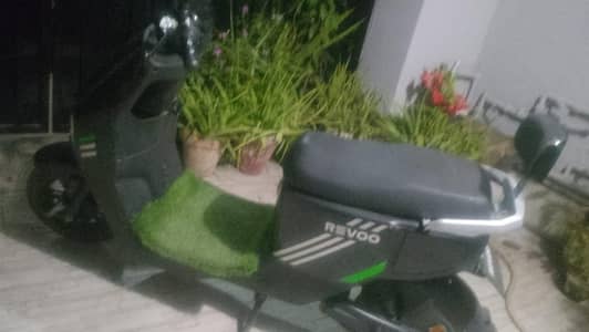 Revoo electric Scooty A10
